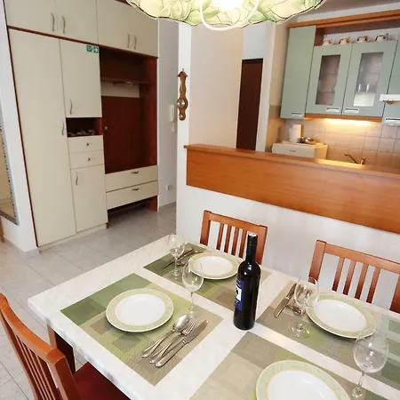 Dagama Apartment Split